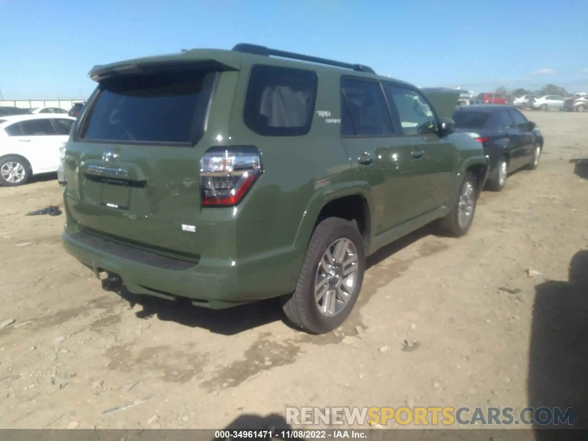 4 Photograph of a damaged car JTEAU5JR5N5275372 TOYOTA 4RUNNER 2022