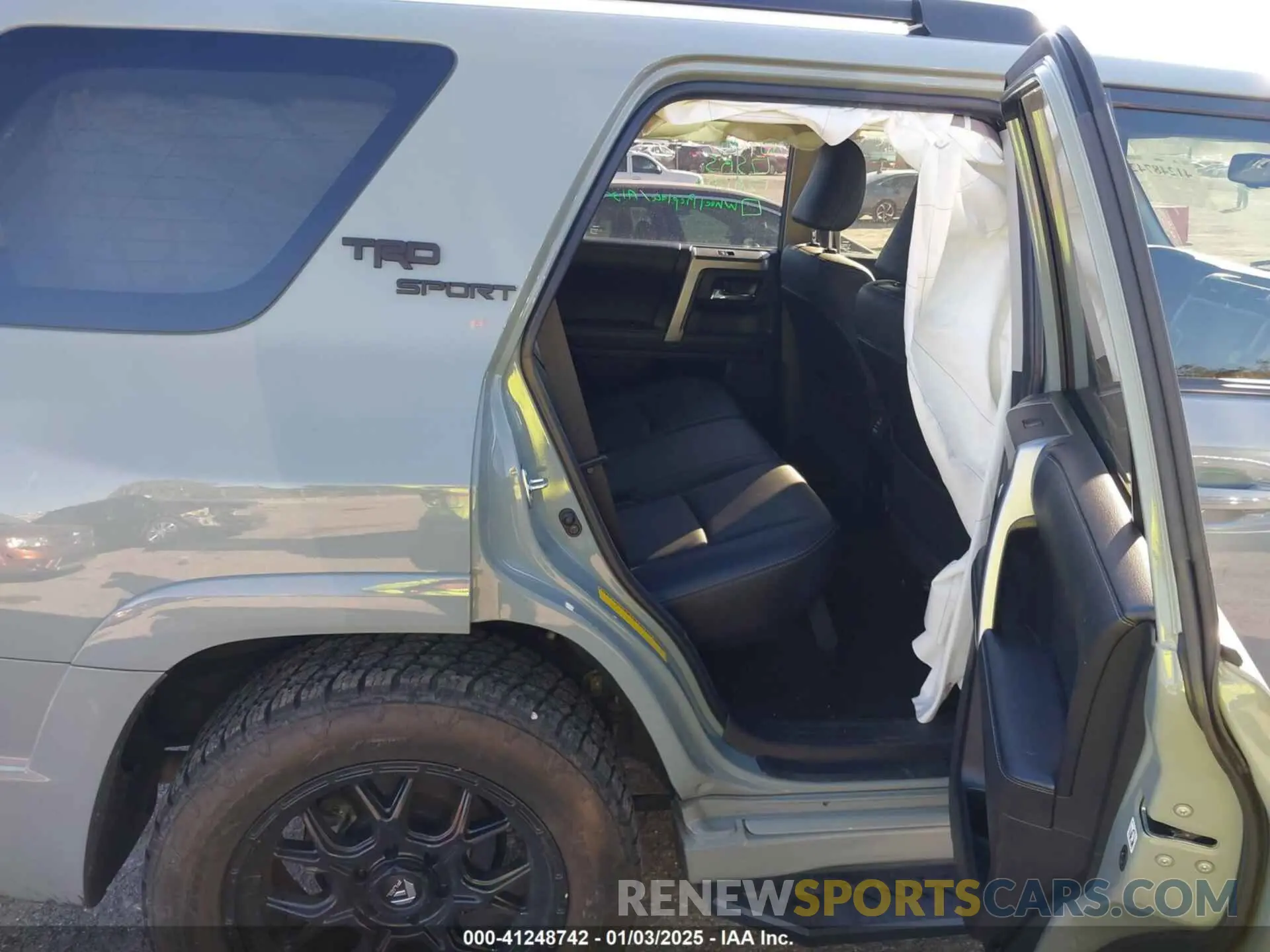 8 Photograph of a damaged car JTEAU5JR7N5262834 TOYOTA 4RUNNER 2022