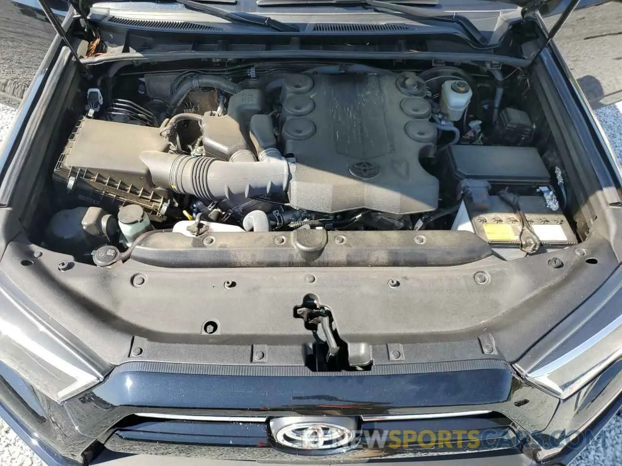 12 Photograph of a damaged car JTEAU5JR7N5264857 TOYOTA 4RUNNER 2022