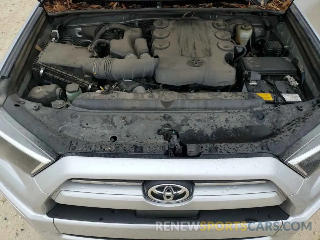 11 Photograph of a damaged car JTEAU5JRXN5252816 TOYOTA 4RUNNER 2022