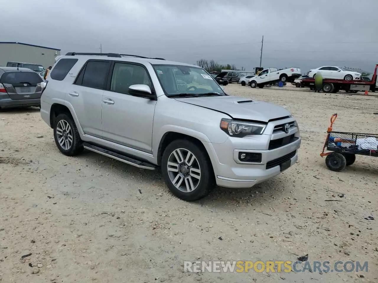 4 Photograph of a damaged car JTEAU5JRXN5252816 TOYOTA 4RUNNER 2022