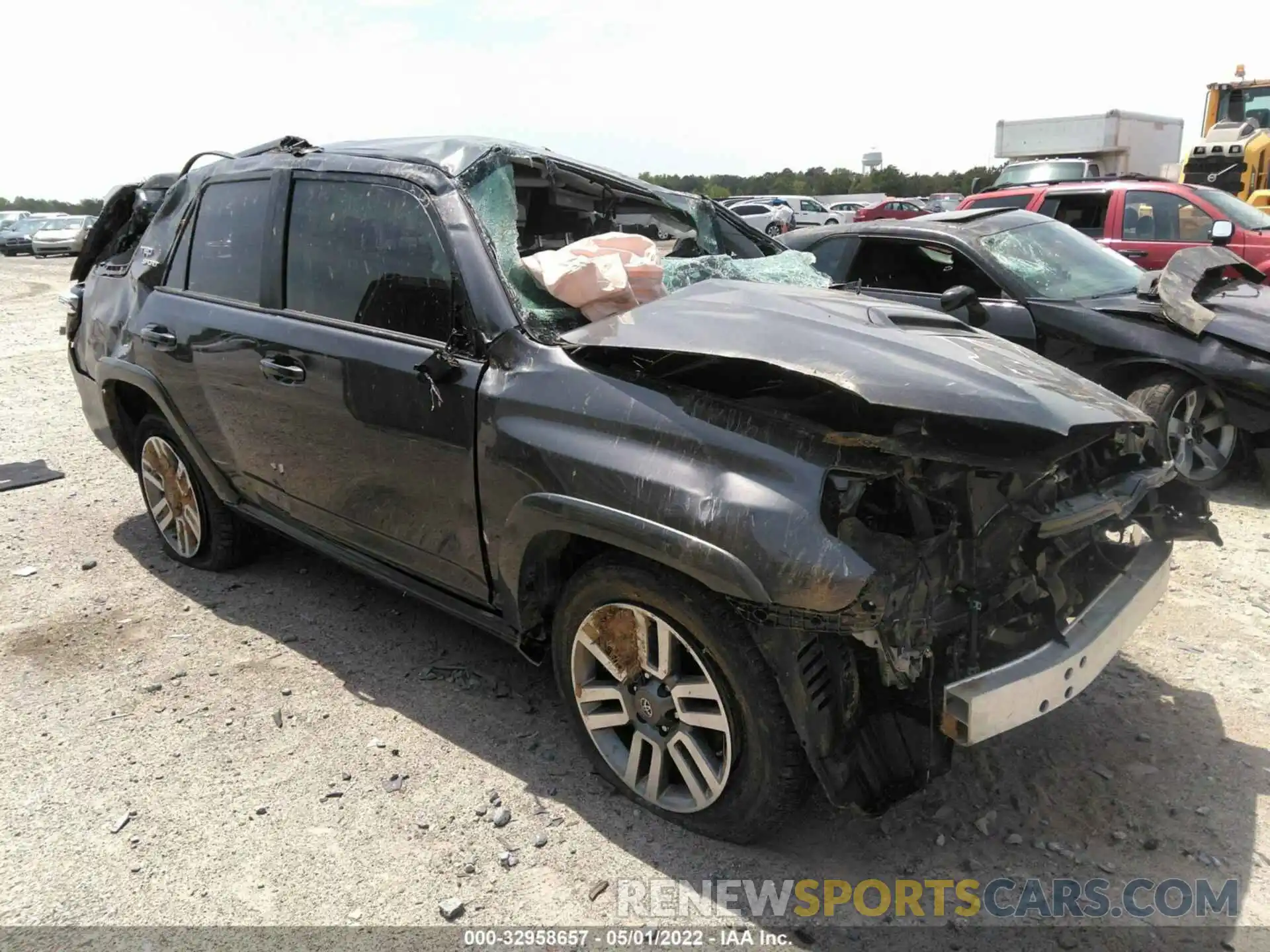 1 Photograph of a damaged car JTEAU5JRXN5263413 TOYOTA 4RUNNER 2022