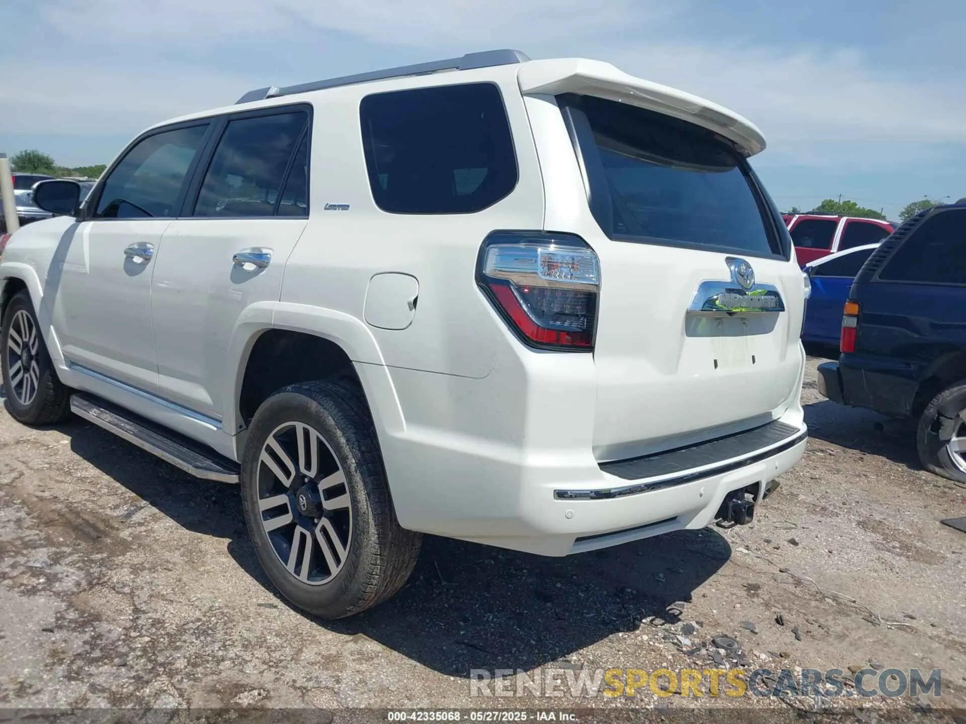 3 Photograph of a damaged car JTEDU5JR0N5257293 TOYOTA 4RUNNER 2022