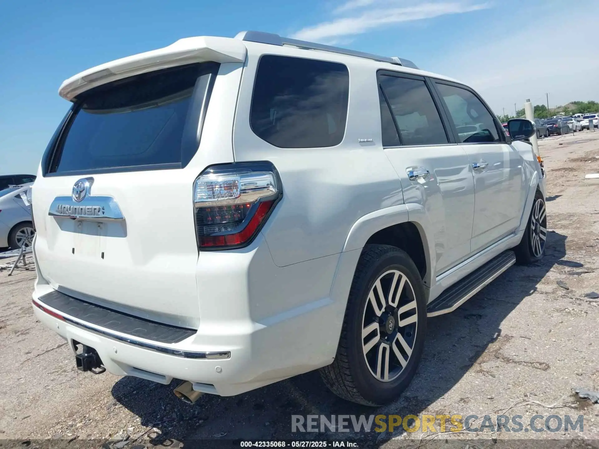 4 Photograph of a damaged car JTEDU5JR0N5257293 TOYOTA 4RUNNER 2022