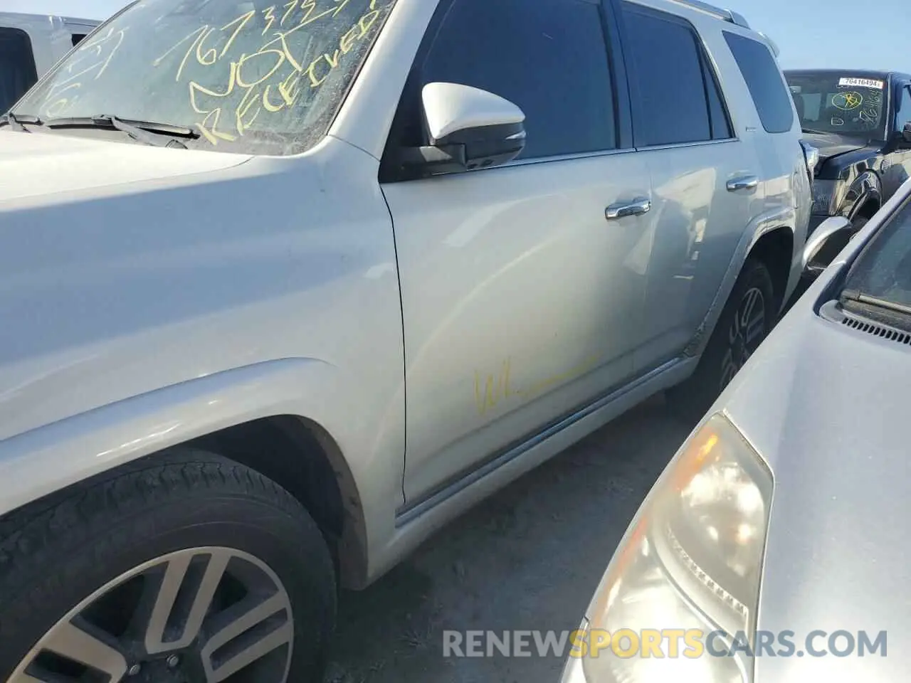 13 Photograph of a damaged car JTEDU5JR0N5273154 TOYOTA 4RUNNER 2022