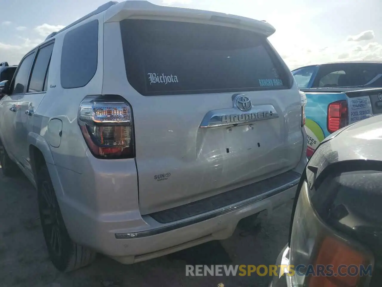 6 Photograph of a damaged car JTEDU5JR0N5273154 TOYOTA 4RUNNER 2022