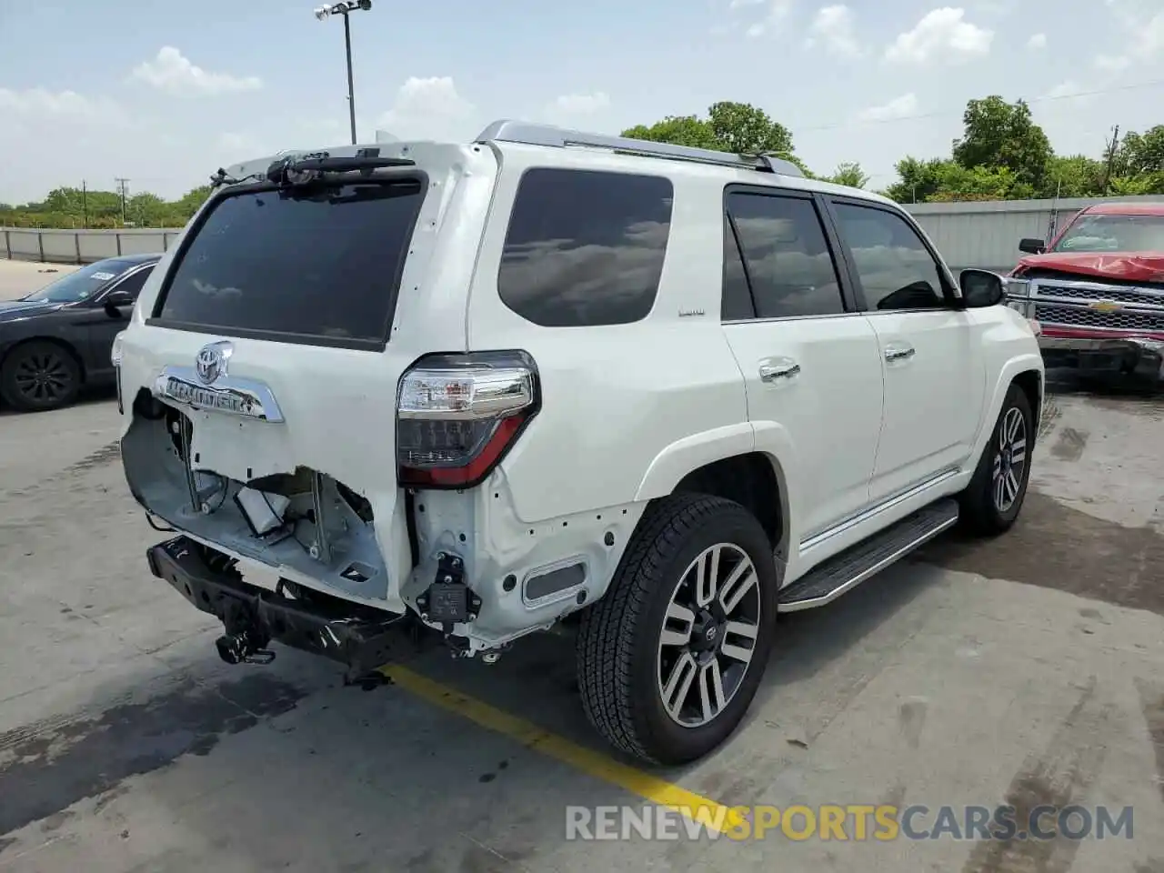 4 Photograph of a damaged car JTEDU5JR6N5257332 TOYOTA 4RUNNER 2022