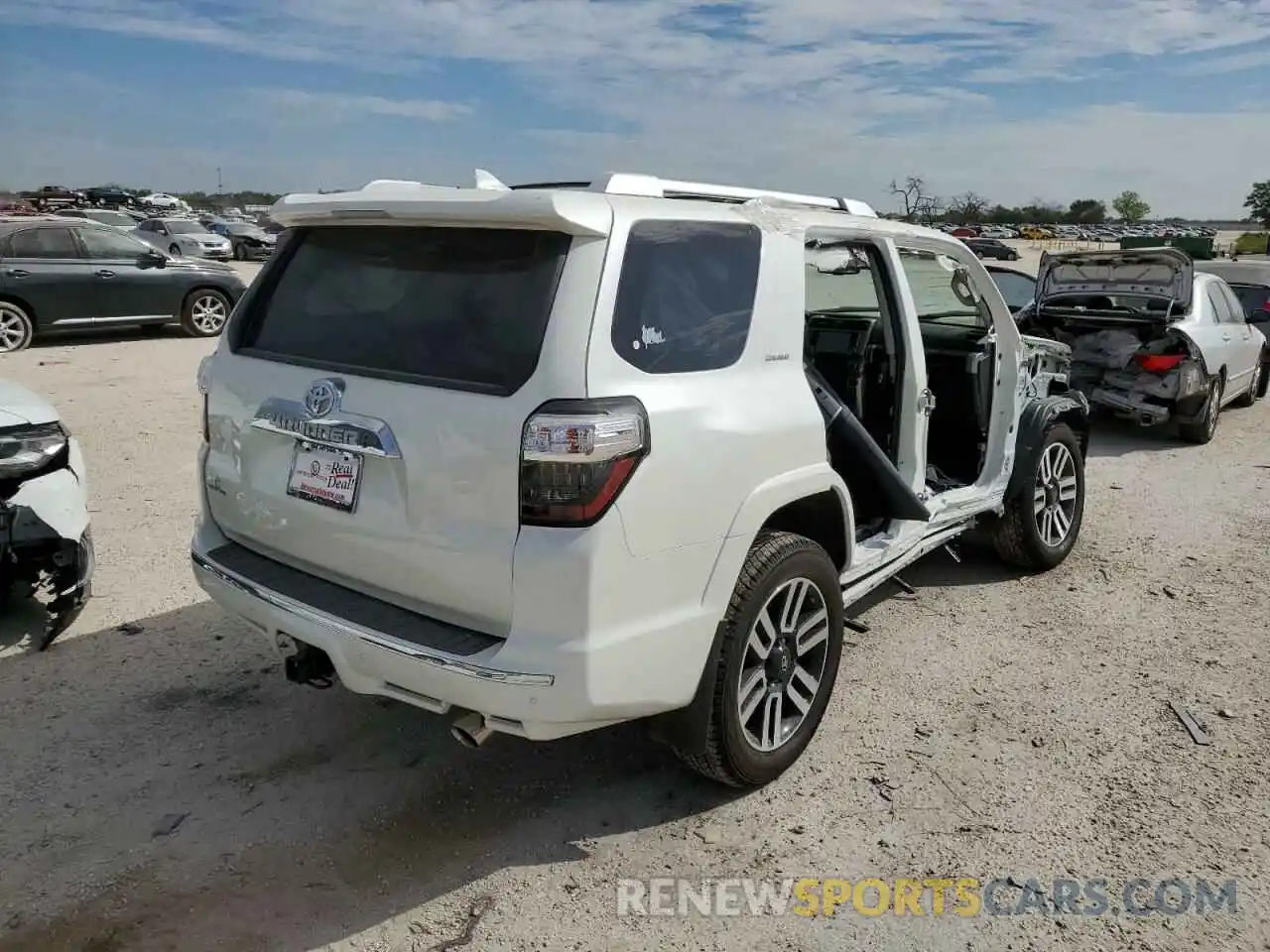 4 Photograph of a damaged car JTEDU5JR8N5272799 TOYOTA 4RUNNER 2022