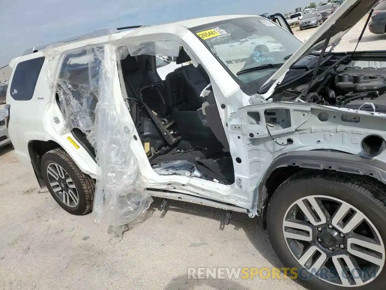 9 Photograph of a damaged car JTEDU5JR8N5272799 TOYOTA 4RUNNER 2022