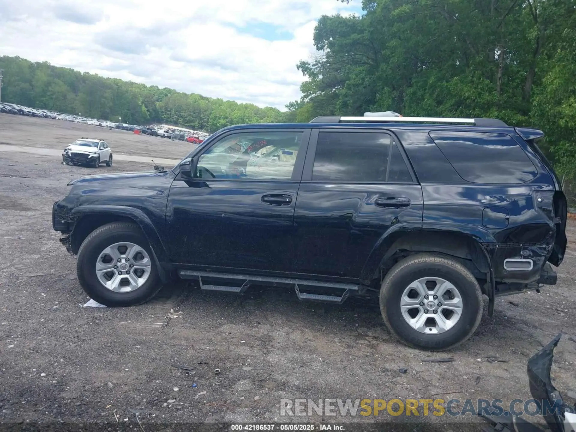 15 Photograph of a damaged car JTEEU5JR0N5257119 TOYOTA 4RUNNER 2022