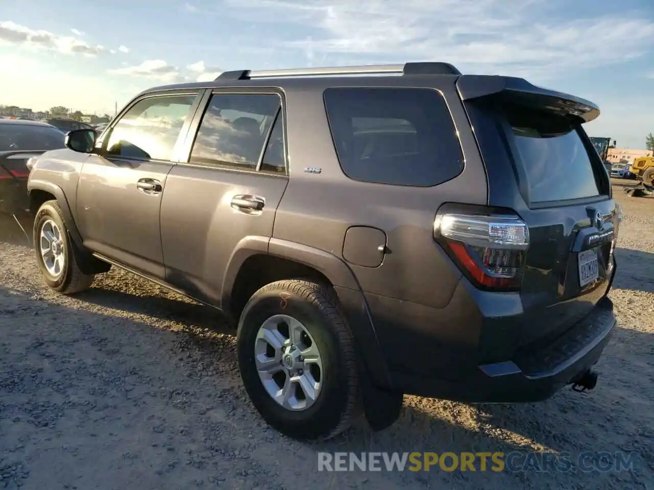 2 Photograph of a damaged car JTEEU5JR0N5261378 TOYOTA 4RUNNER 2022