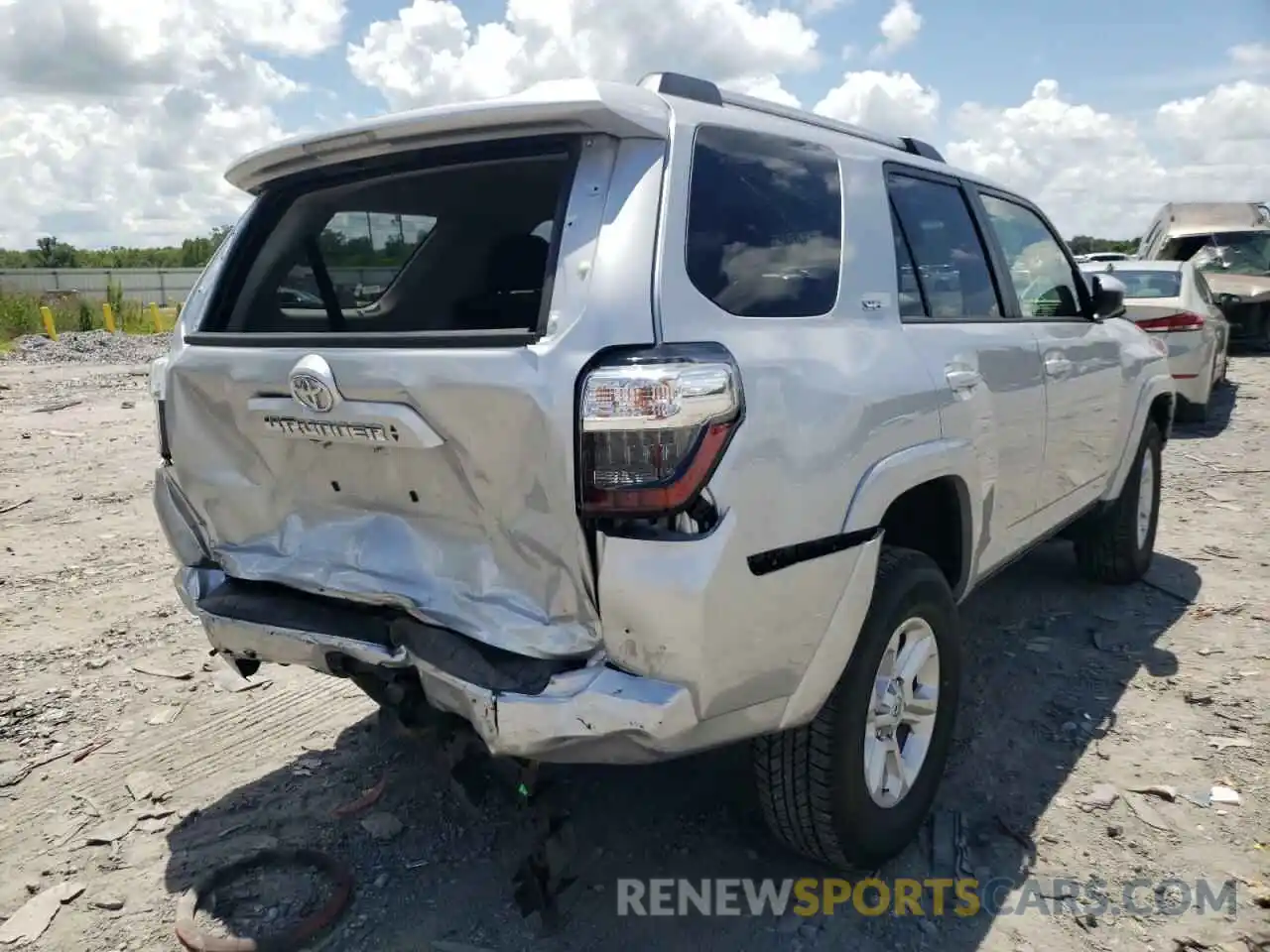 4 Photograph of a damaged car JTEEU5JR1N5261812 TOYOTA 4RUNNER 2022