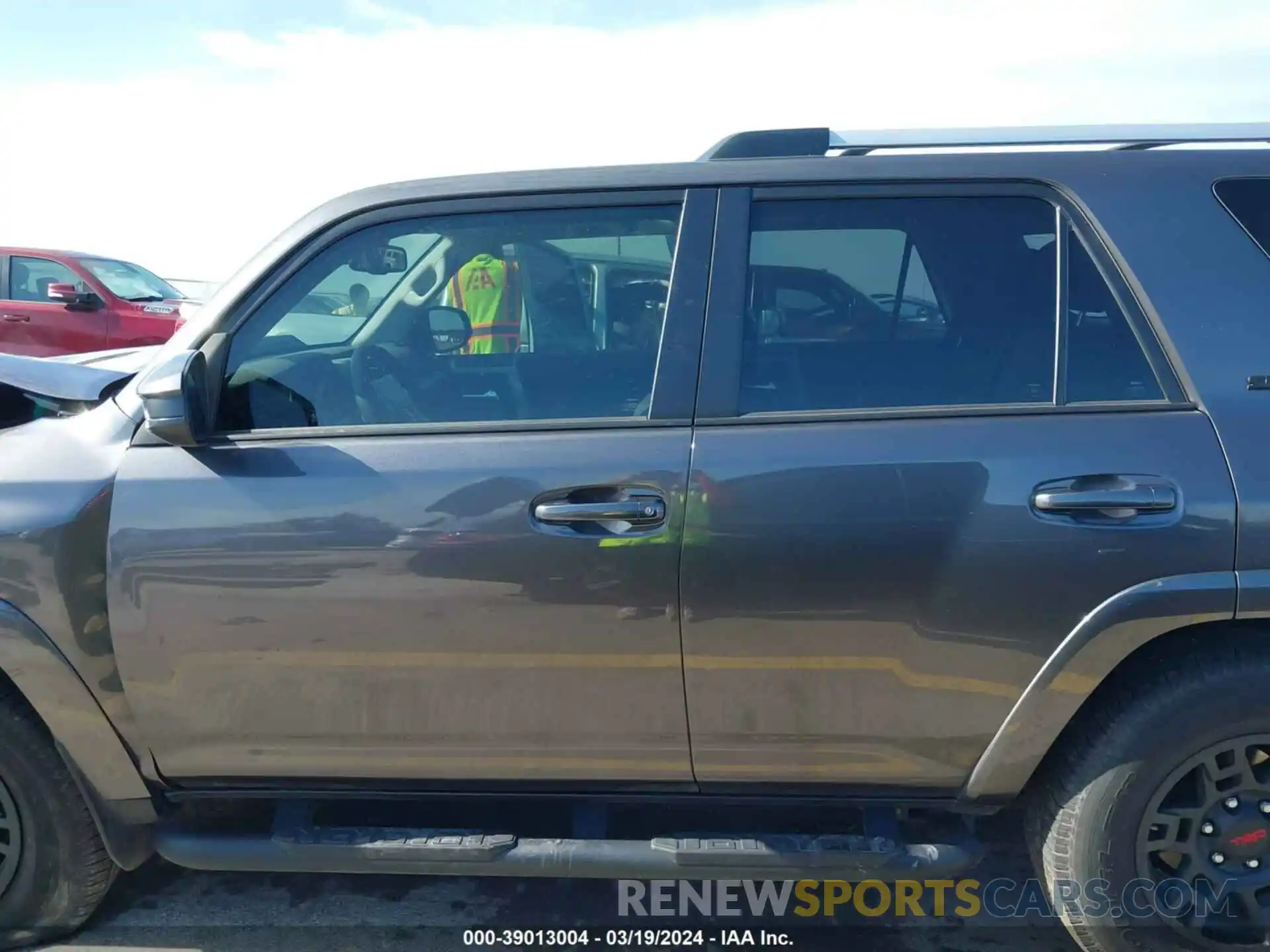 15 Photograph of a damaged car JTEEU5JR1N5274480 TOYOTA 4RUNNER 2022