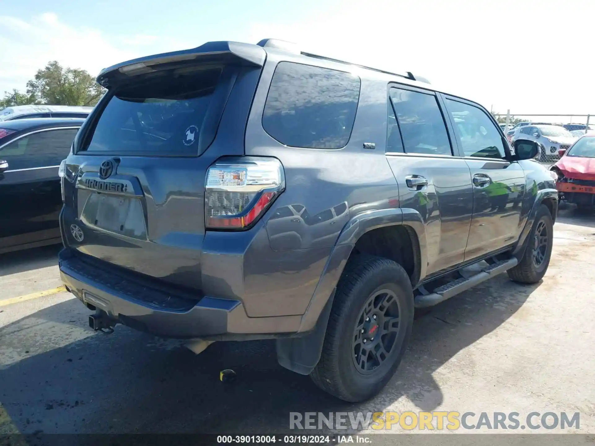 4 Photograph of a damaged car JTEEU5JR1N5274480 TOYOTA 4RUNNER 2022