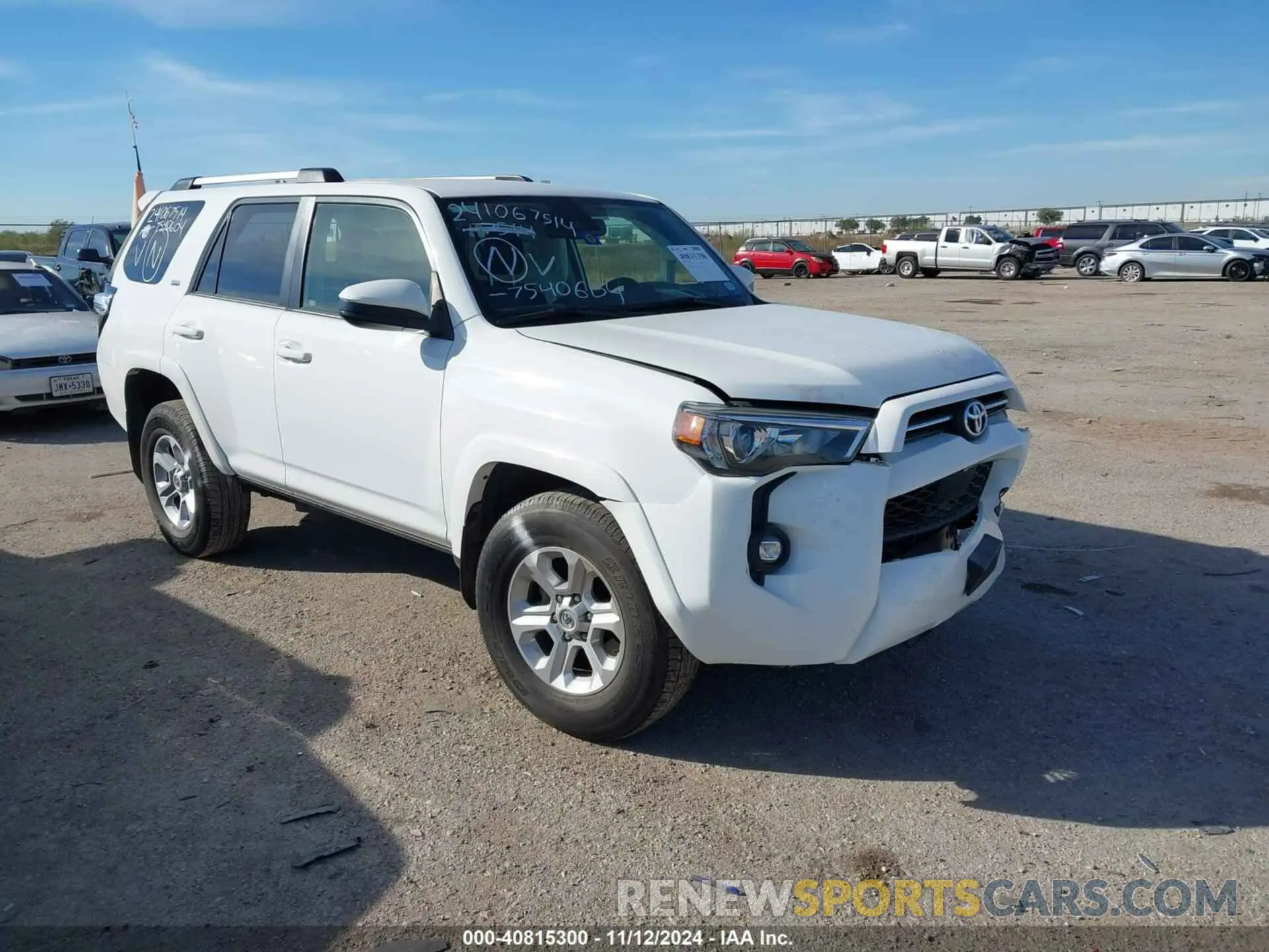 1 Photograph of a damaged car JTEEU5JR2N5252102 TOYOTA 4RUNNER 2022