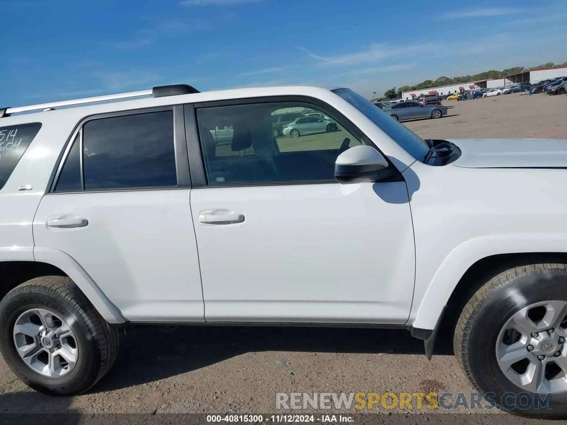 12 Photograph of a damaged car JTEEU5JR2N5252102 TOYOTA 4RUNNER 2022