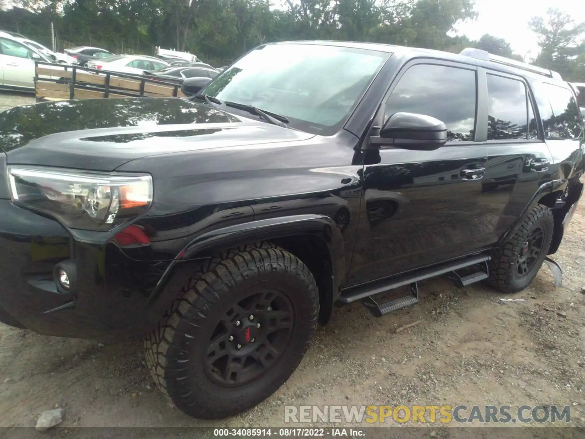 2 Photograph of a damaged car JTEEU5JR2N5252200 TOYOTA 4RUNNER 2022