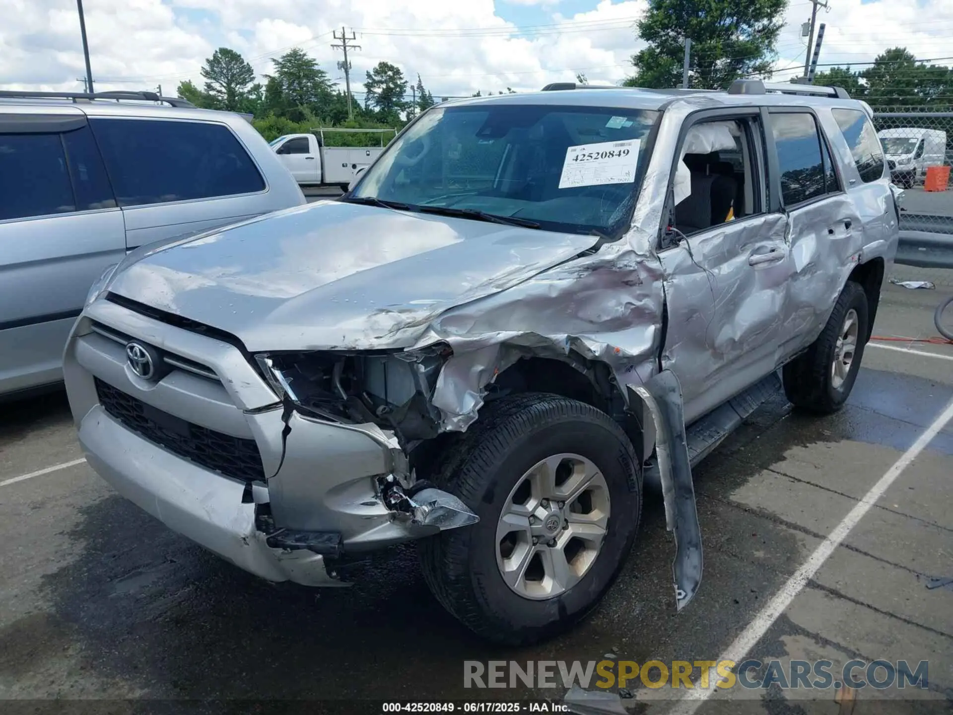 2 Photograph of a damaged car JTEEU5JR2N5252844 TOYOTA 4RUNNER 2022