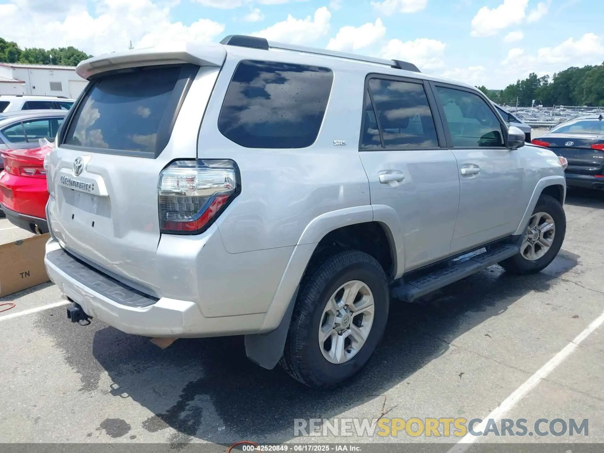 4 Photograph of a damaged car JTEEU5JR2N5252844 TOYOTA 4RUNNER 2022