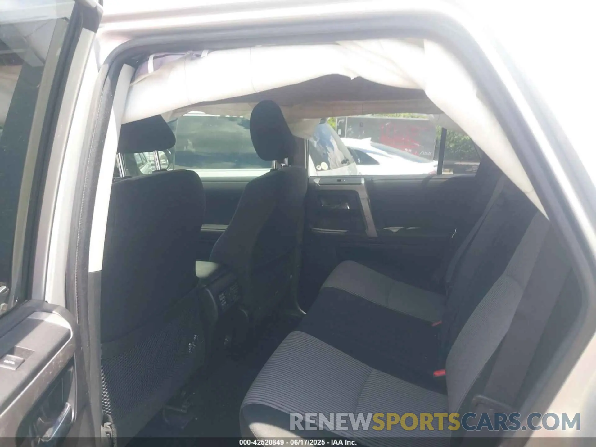 8 Photograph of a damaged car JTEEU5JR2N5252844 TOYOTA 4RUNNER 2022