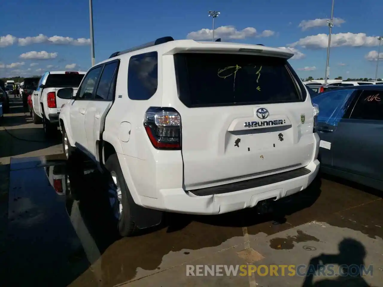 3 Photograph of a damaged car JTEEU5JR2N5259129 TOYOTA 4RUNNER 2022