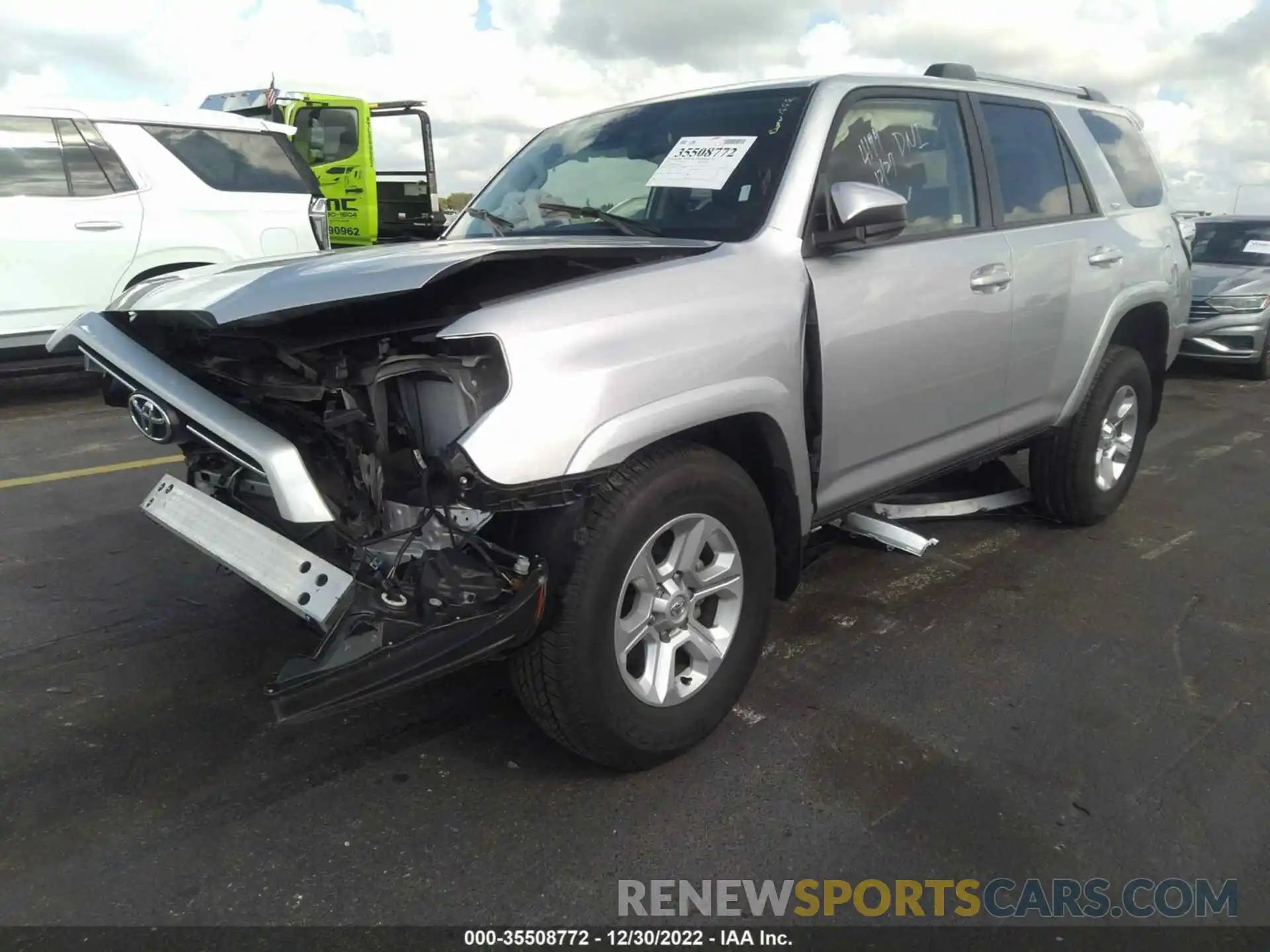 2 Photograph of a damaged car JTEEU5JR3N5256448 TOYOTA 4RUNNER 2022