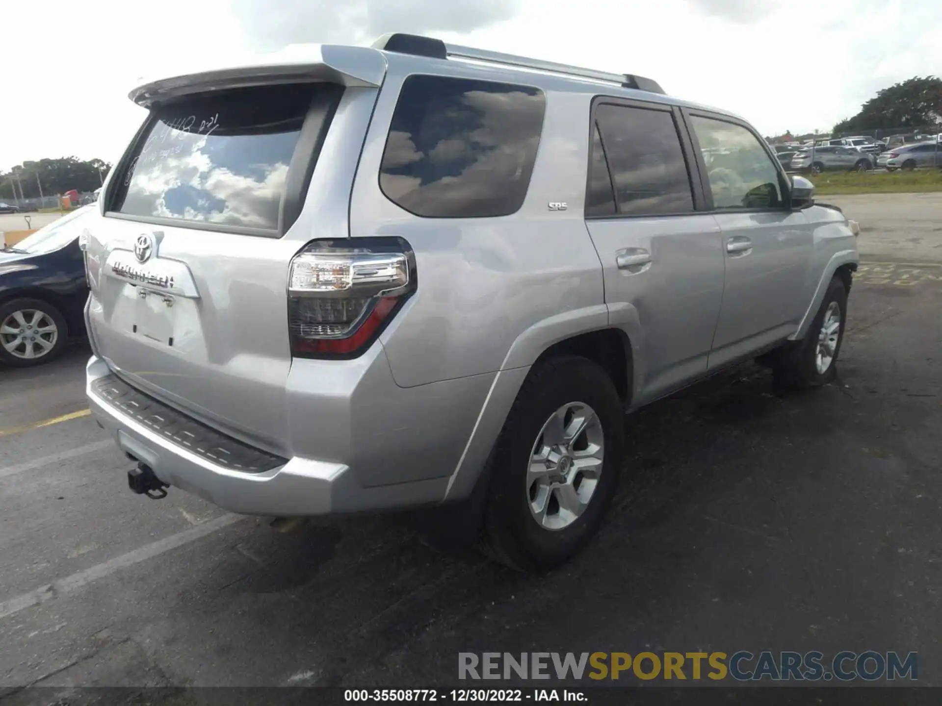 4 Photograph of a damaged car JTEEU5JR3N5256448 TOYOTA 4RUNNER 2022