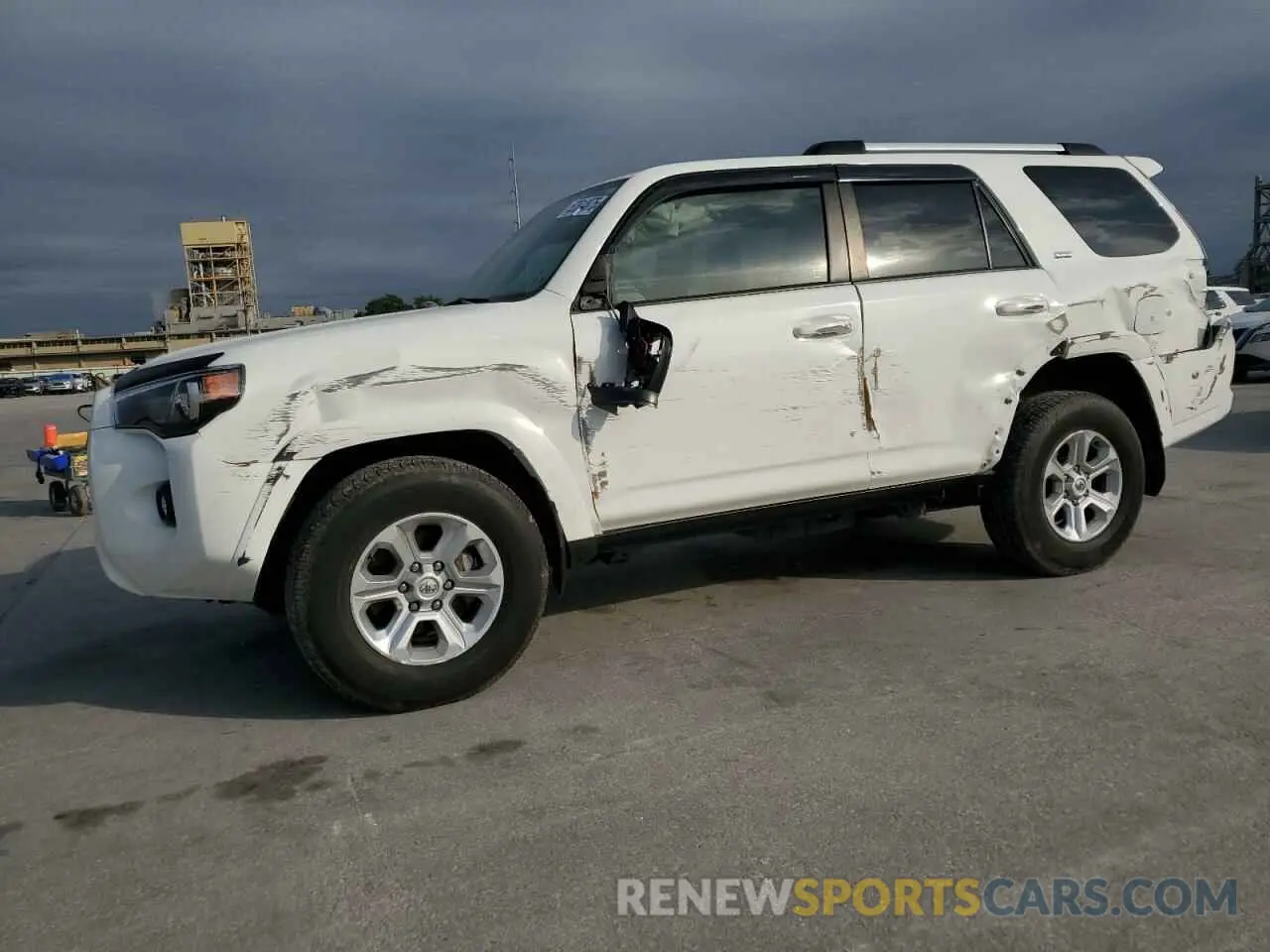 1 Photograph of a damaged car JTEEU5JR3N5259981 TOYOTA 4RUNNER 2022