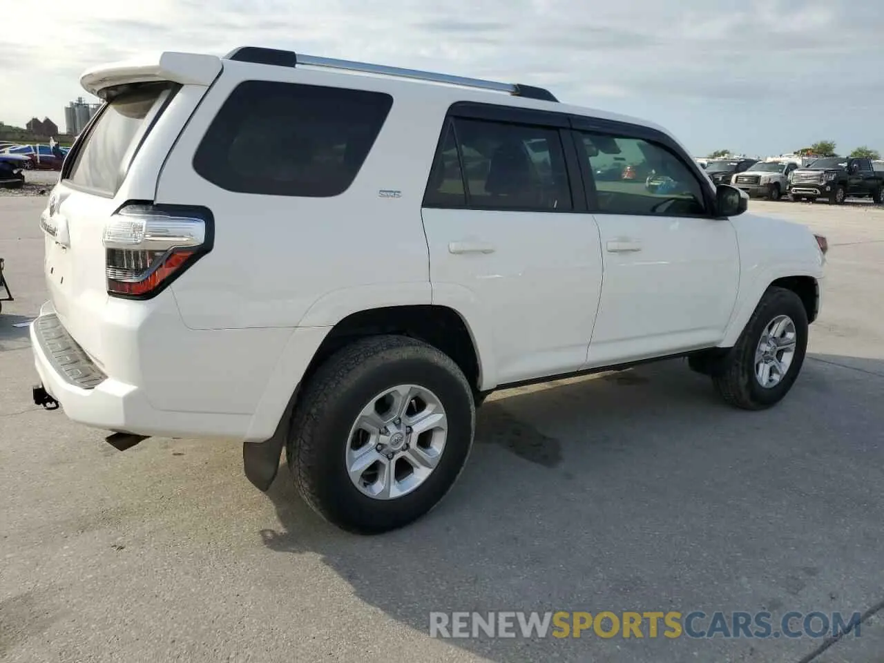 3 Photograph of a damaged car JTEEU5JR3N5259981 TOYOTA 4RUNNER 2022