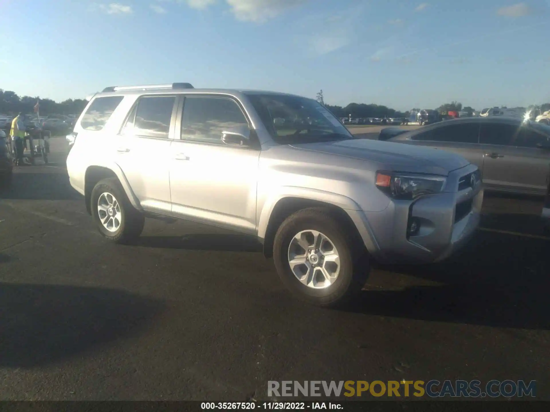 1 Photograph of a damaged car JTEEU5JR5N5252742 TOYOTA 4RUNNER 2022