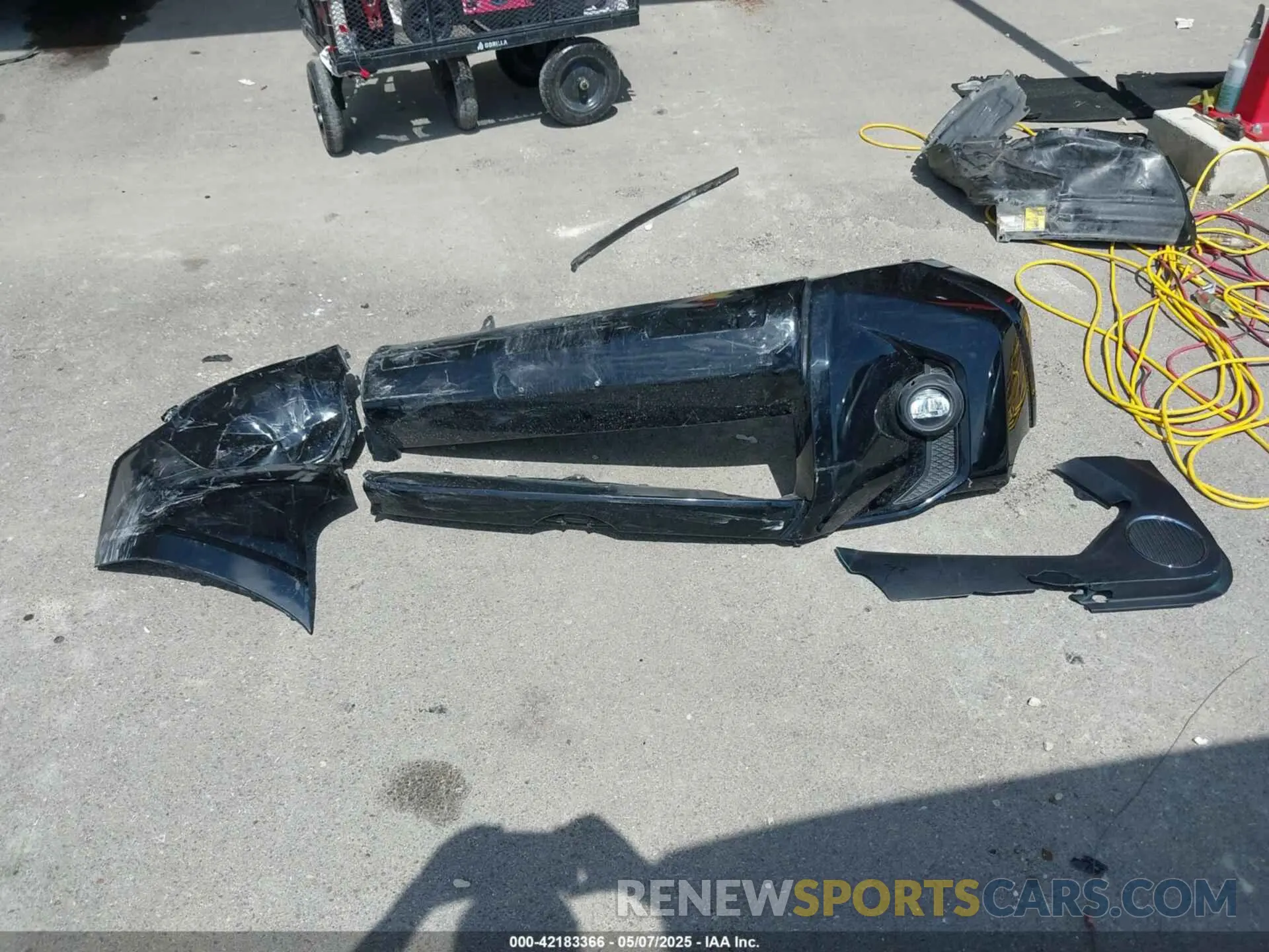12 Photograph of a damaged car JTEEU5JR5N5260419 TOYOTA 4RUNNER 2022