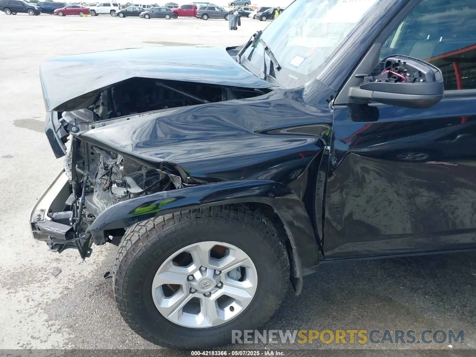 18 Photograph of a damaged car JTEEU5JR5N5260419 TOYOTA 4RUNNER 2022