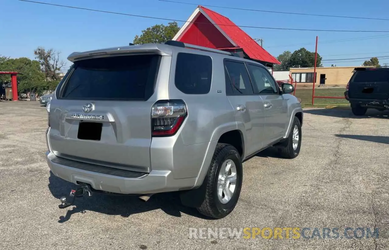 4 Photograph of a damaged car JTEEU5JR6N5273518 TOYOTA 4RUNNER 2022
