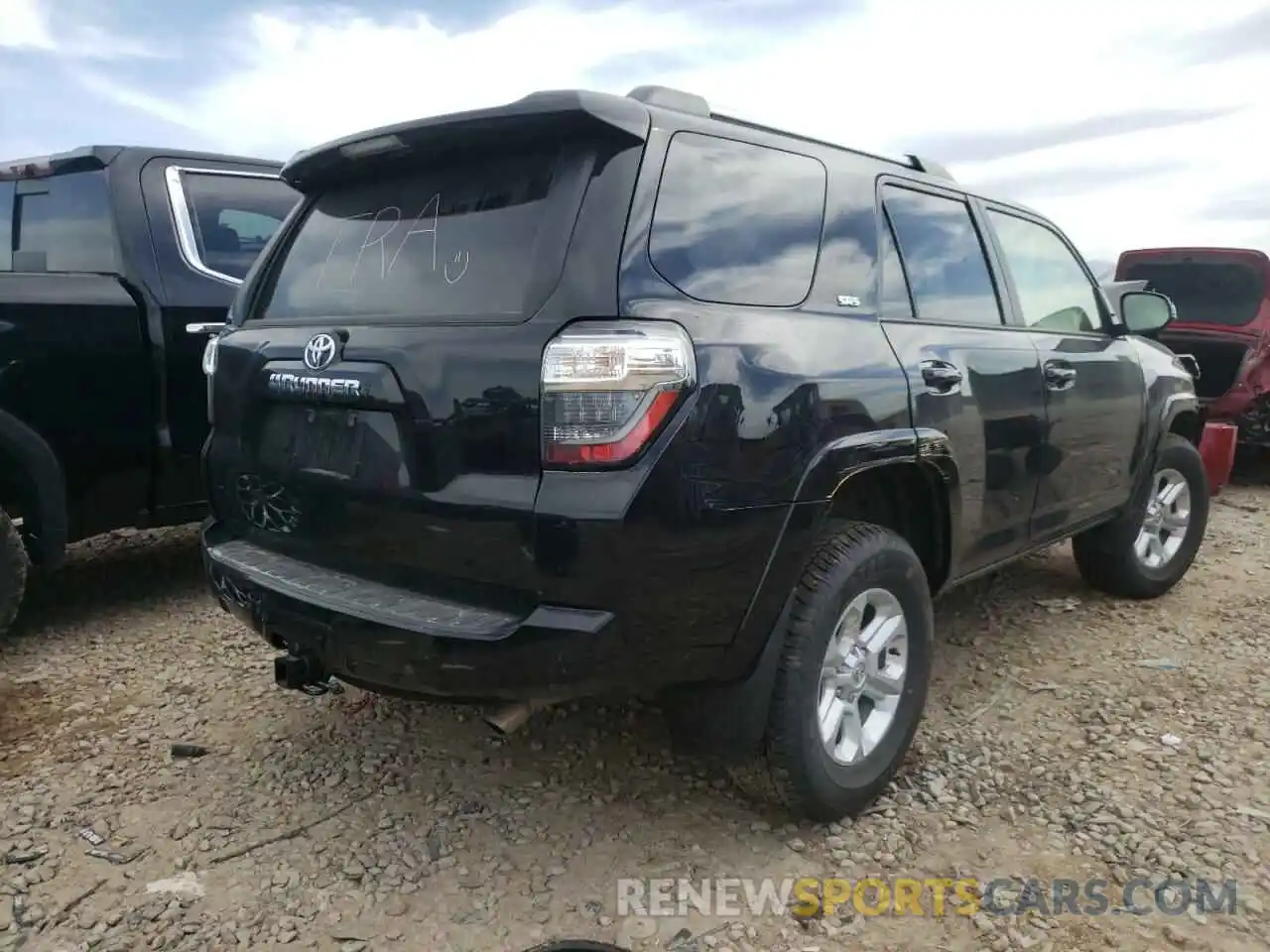 4 Photograph of a damaged car JTEEU5JR9N5259323 TOYOTA 4RUNNER 2022