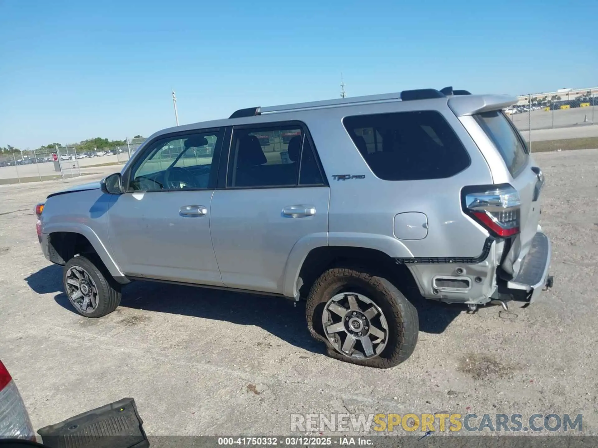 14 Photograph of a damaged car JTEEU5JRXN5264532 TOYOTA 4RUNNER 2022
