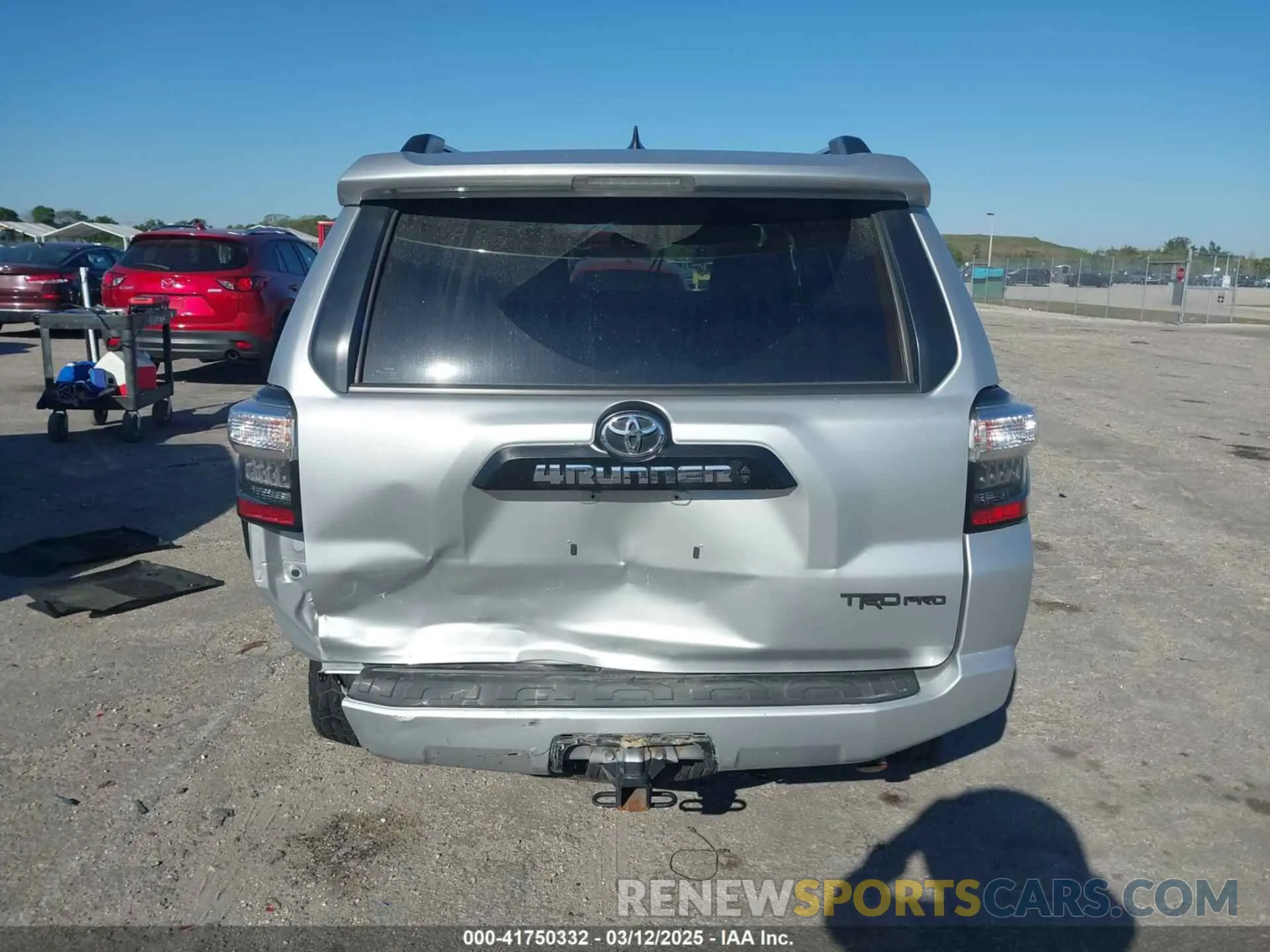 16 Photograph of a damaged car JTEEU5JRXN5264532 TOYOTA 4RUNNER 2022