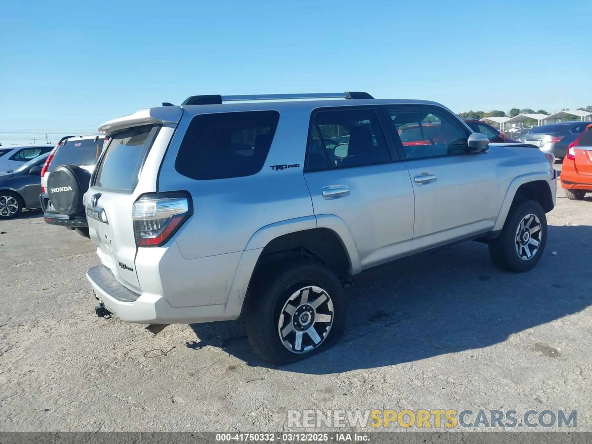 4 Photograph of a damaged car JTEEU5JRXN5264532 TOYOTA 4RUNNER 2022