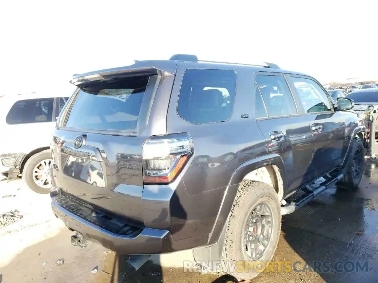 4 Photograph of a damaged car JTEFU5JR0N5253270 TOYOTA 4RUNNER 2022