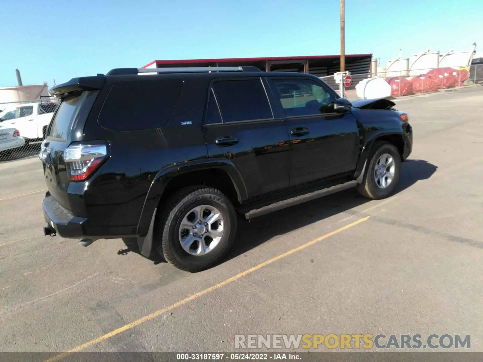 4 Photograph of a damaged car JTEFU5JR1N5266447 TOYOTA 4RUNNER 2022