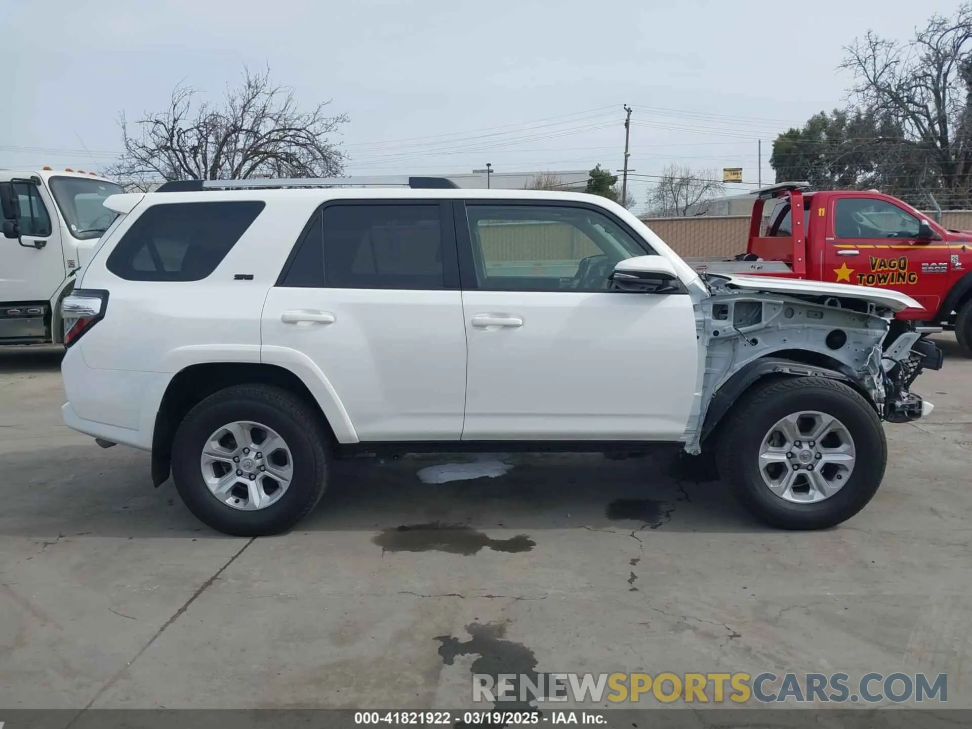 14 Photograph of a damaged car JTEFU5JR2N5263847 TOYOTA 4RUNNER 2022