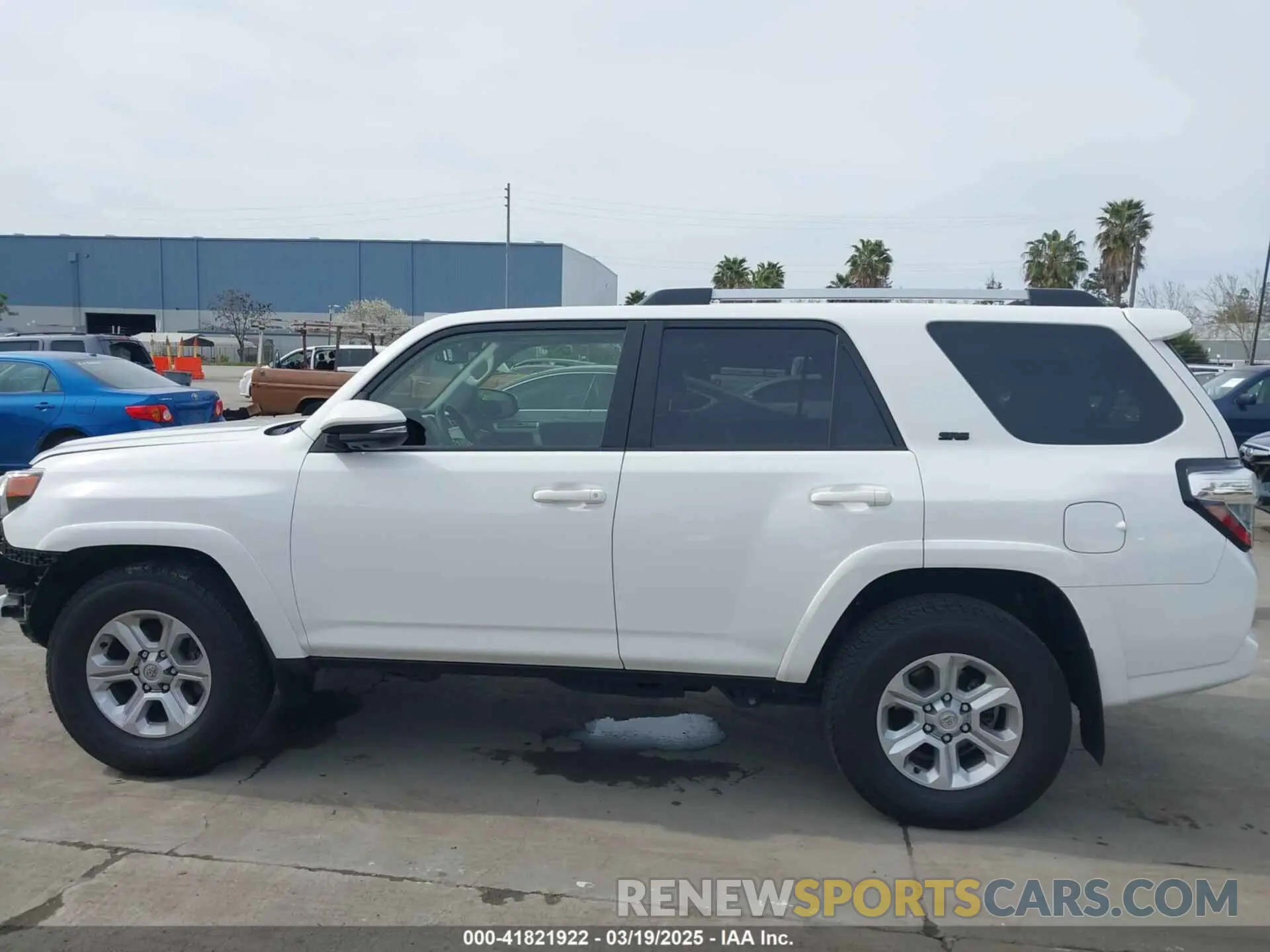 15 Photograph of a damaged car JTEFU5JR2N5263847 TOYOTA 4RUNNER 2022