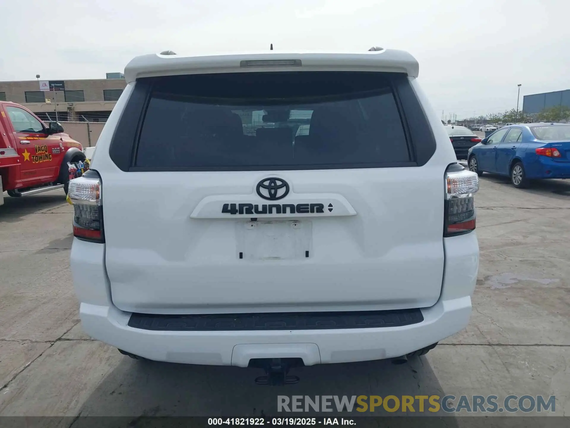 17 Photograph of a damaged car JTEFU5JR2N5263847 TOYOTA 4RUNNER 2022
