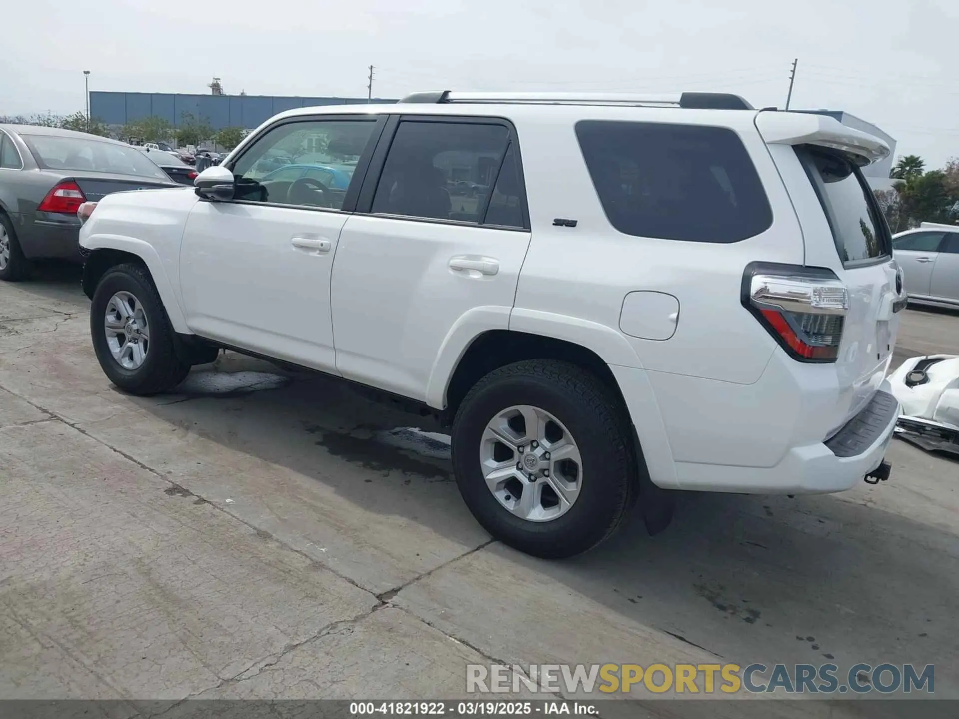 3 Photograph of a damaged car JTEFU5JR2N5263847 TOYOTA 4RUNNER 2022