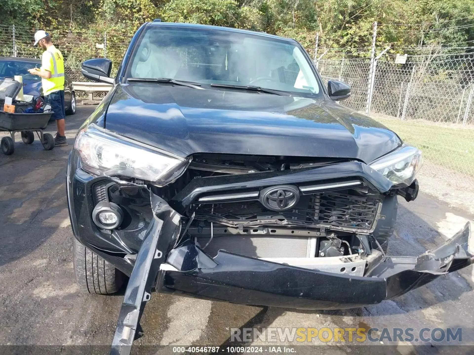 12 Photograph of a damaged car JTEFU5JR3N5268216 TOYOTA 4RUNNER 2022