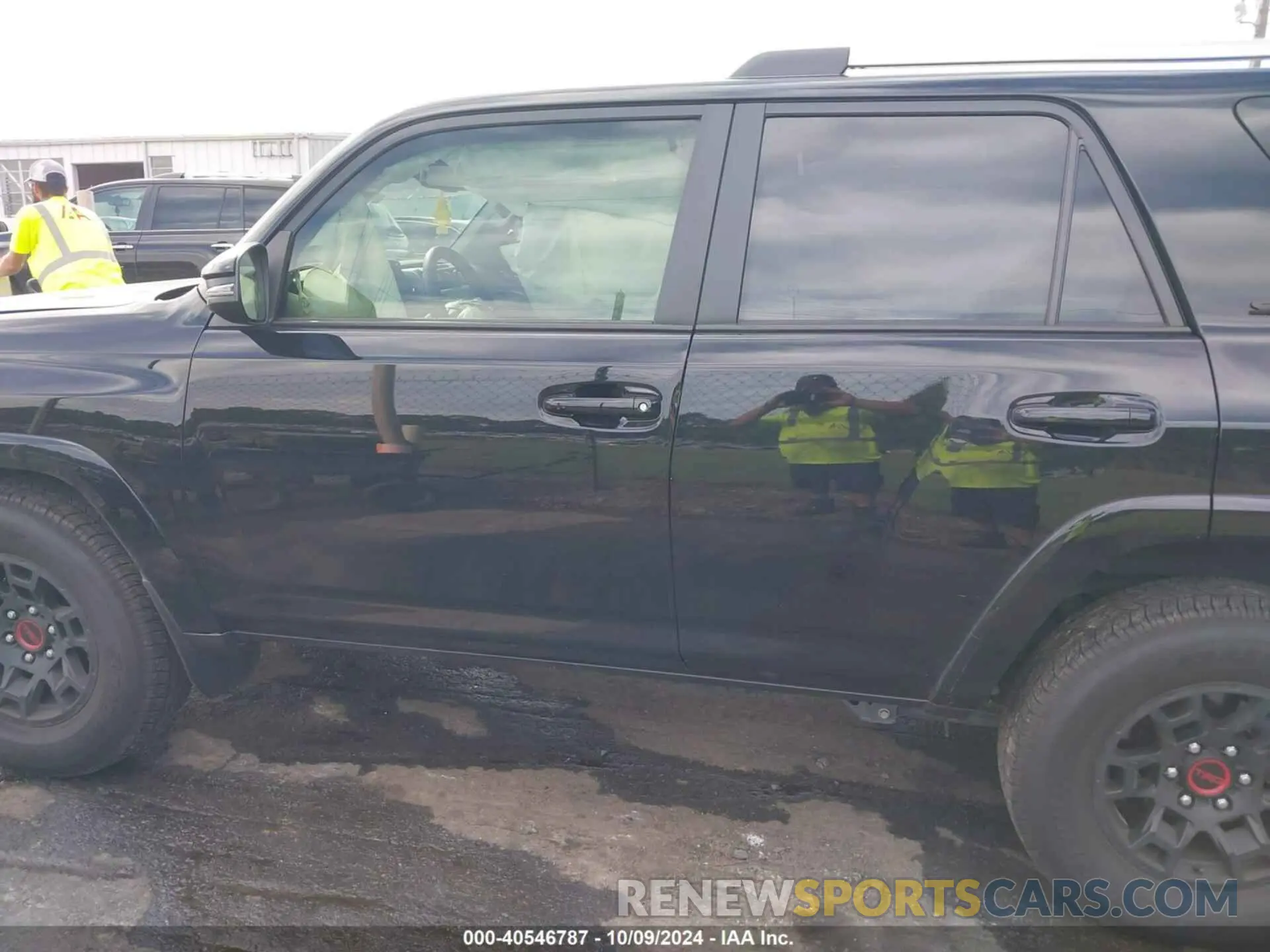 14 Photograph of a damaged car JTEFU5JR3N5268216 TOYOTA 4RUNNER 2022