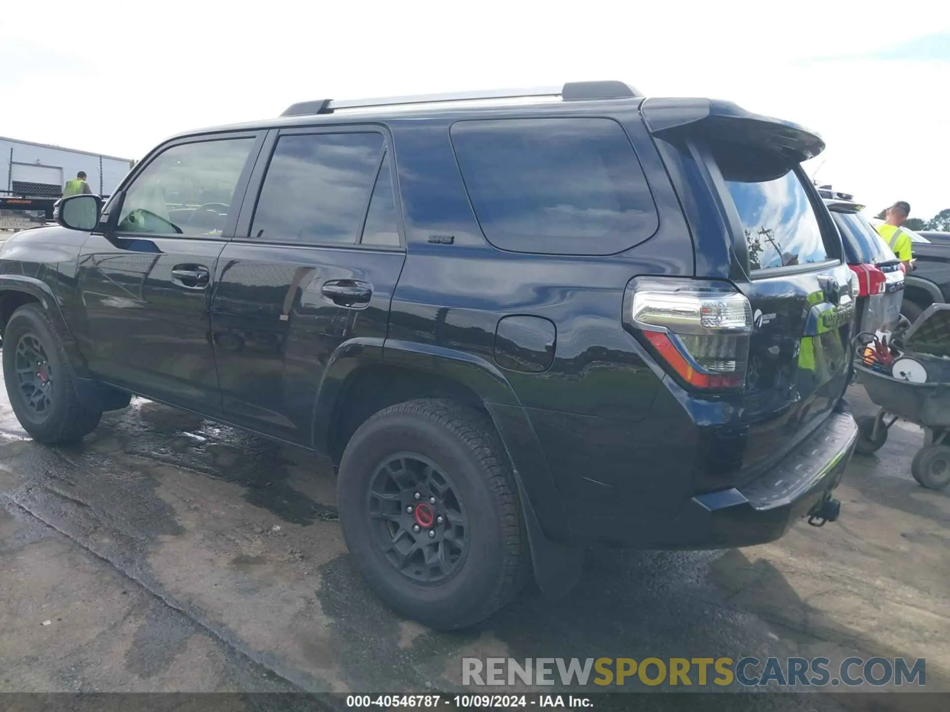 3 Photograph of a damaged car JTEFU5JR3N5268216 TOYOTA 4RUNNER 2022
