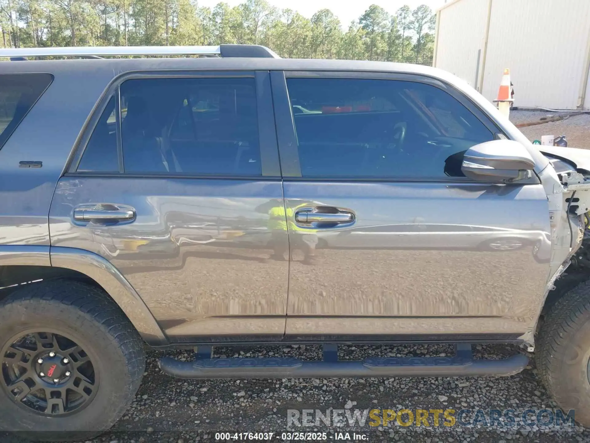 14 Photograph of a damaged car JTEFU5JR4N5270993 TOYOTA 4RUNNER 2022