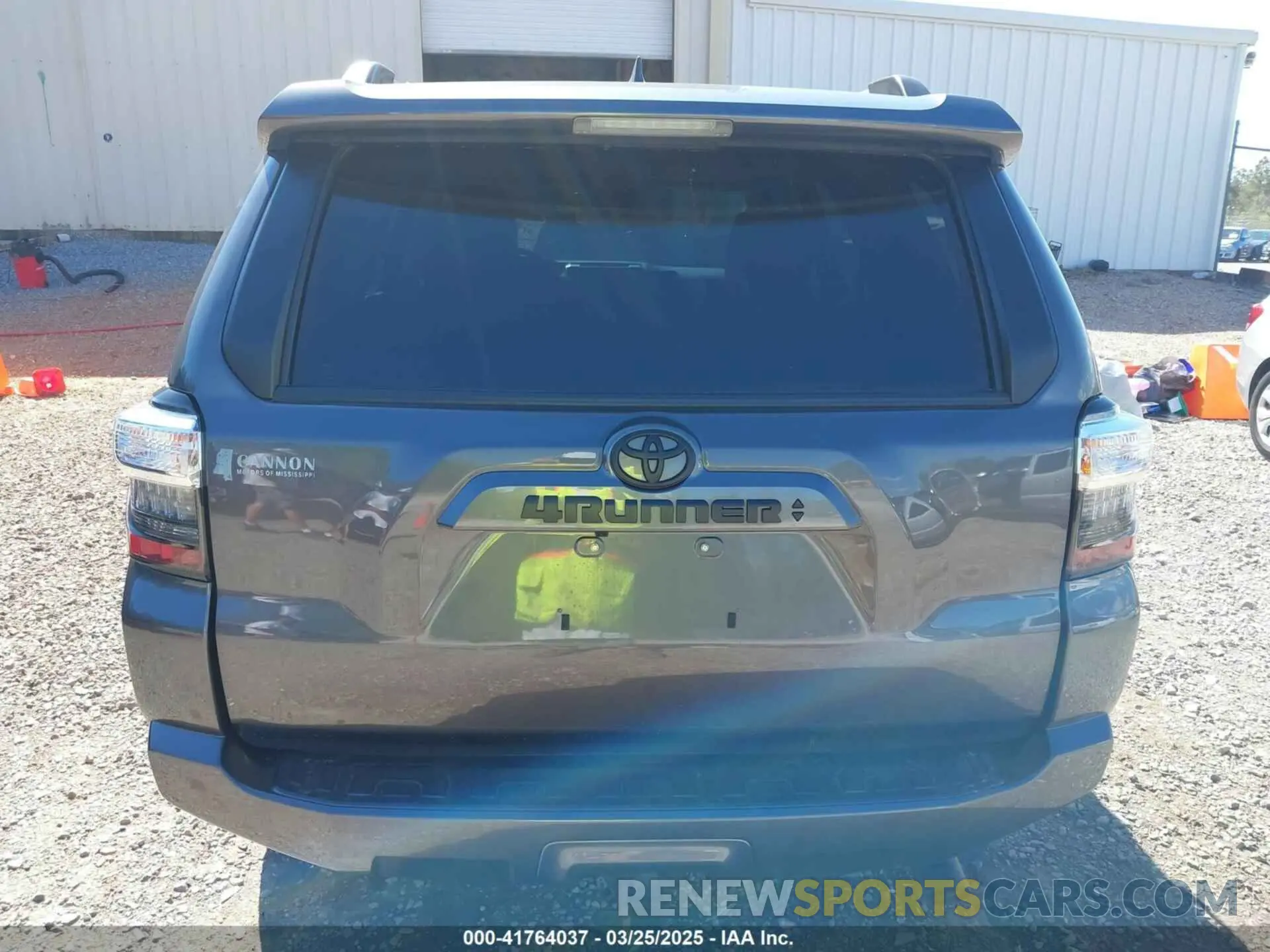 17 Photograph of a damaged car JTEFU5JR4N5270993 TOYOTA 4RUNNER 2022