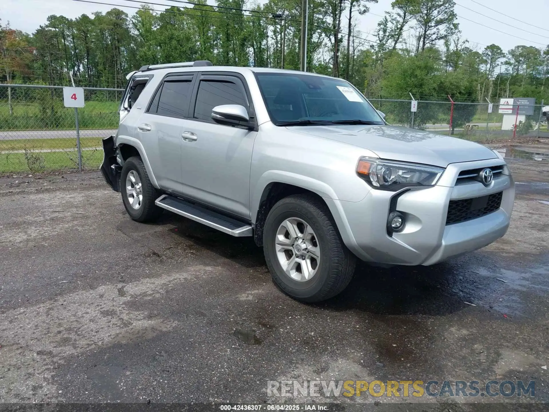 1 Photograph of a damaged car JTEFU5JR4N5273974 TOYOTA 4RUNNER 2022