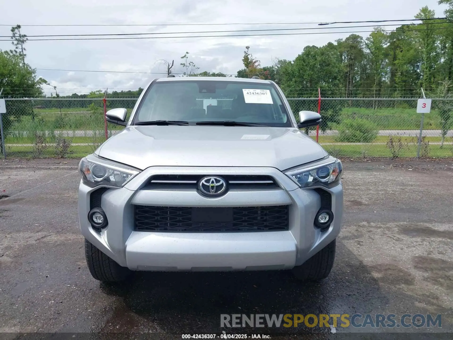 12 Photograph of a damaged car JTEFU5JR4N5273974 TOYOTA 4RUNNER 2022